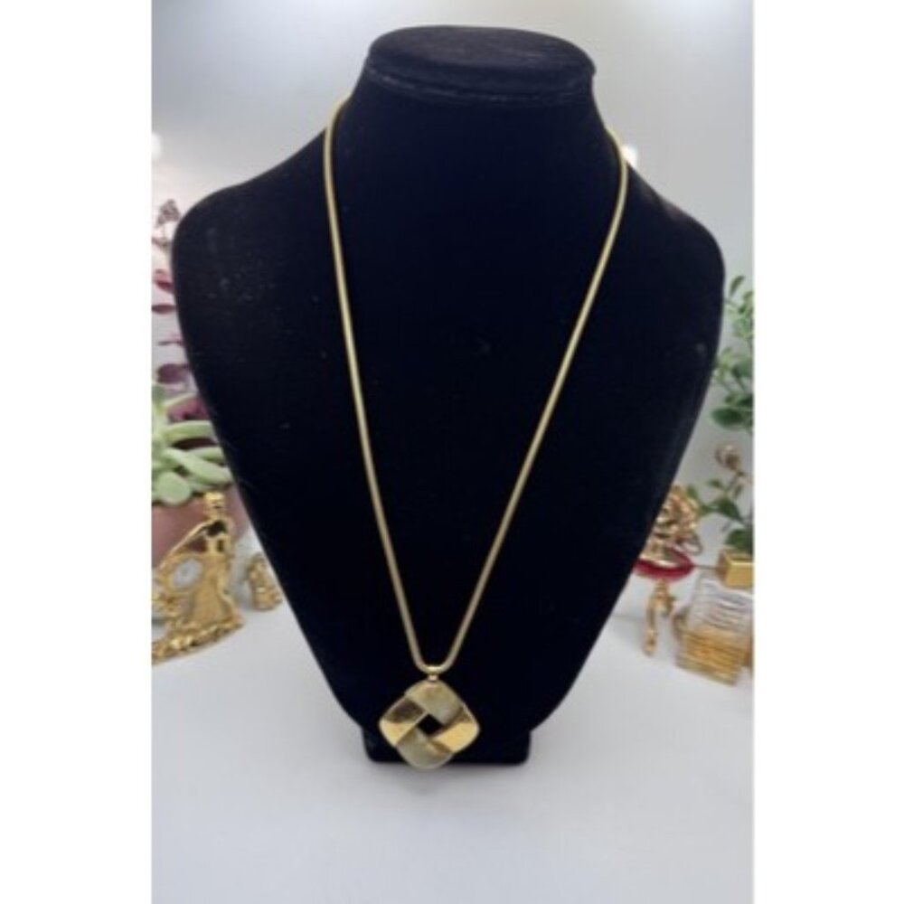 Crown Trifari 1960’s Gold Tone & Brown Lucite Pendant Necklace 23" Long Beatiful